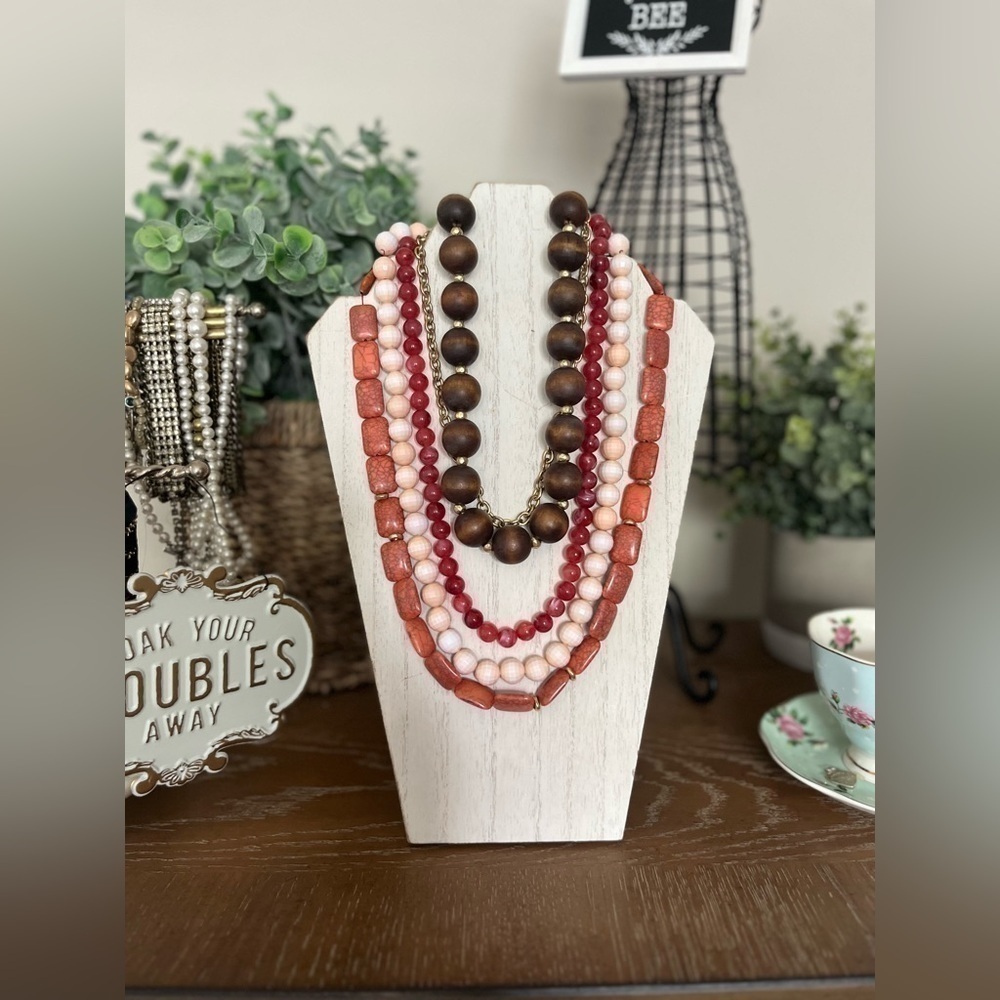 🖤 BEAUTIFUL multi-layered necklace in neutral tones - see video 🎥